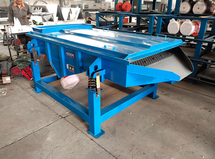 直線振動(dòng)篩電機(jī)傾斜角度對(duì)篩分效果有什么影響？