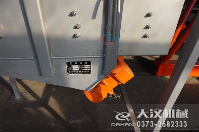 520吊掛式直線振動篩細節(jié) 520吊掛式直線振動篩細節(jié)